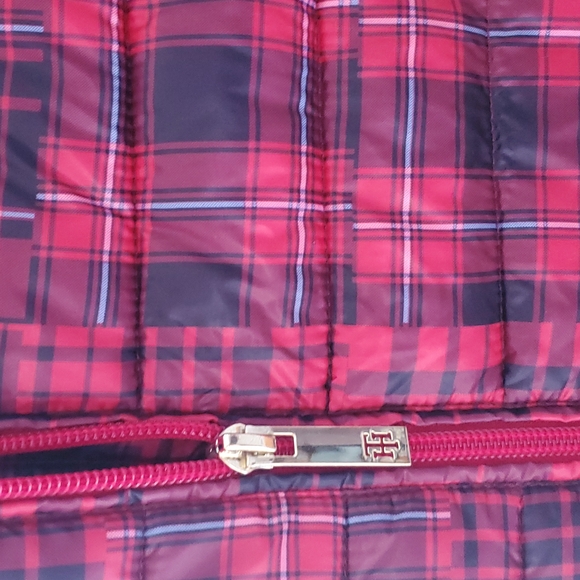 🆕️ Tommy Hilfiger Packable Puff Vest - Picture 4 of 4